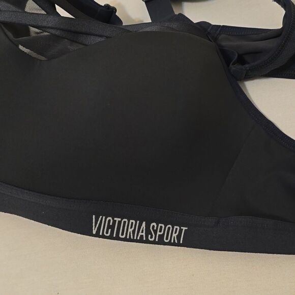 Victoria’s Secret Sports Bra 32C - Picture 6 of 7